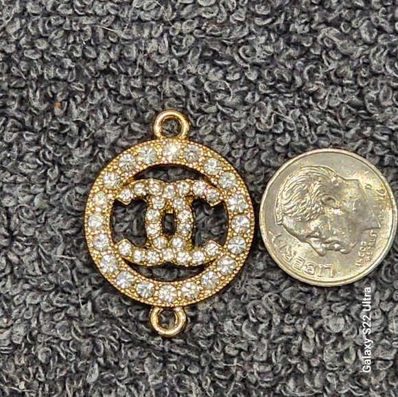 Luxury CC Pendant Gold Tone and Crystal's 28mm - Picture 4 of 5